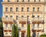 Lázeňský hotel Humboldt v Karlových Varech.