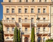 Lázeňský hotel Humboldt v Karlových Varech.